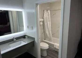 American Inn hotel thumbnail 4
