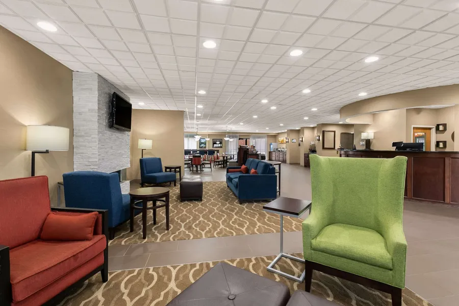 Comfort Suites Commerce hotel detail image 6