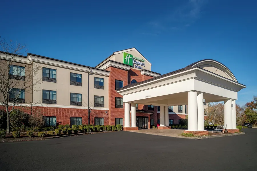 Holiday Inn Express and Suites Fairmont by IHG hotel detail image 2