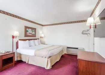 Knights Inn Hurricane Mills hotel thumbnail 5