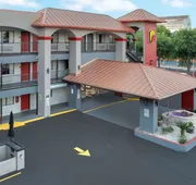 Super 8 by Wyndham Austin University/Downtown Area hotel detail image 3