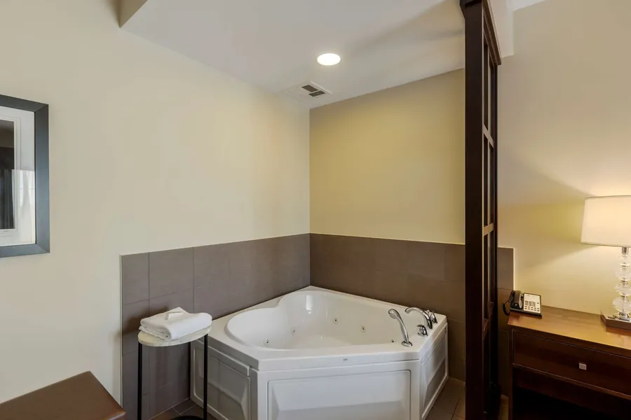Best Western Plus Walkerton Hotel & Conference Centre hotel detail image 6