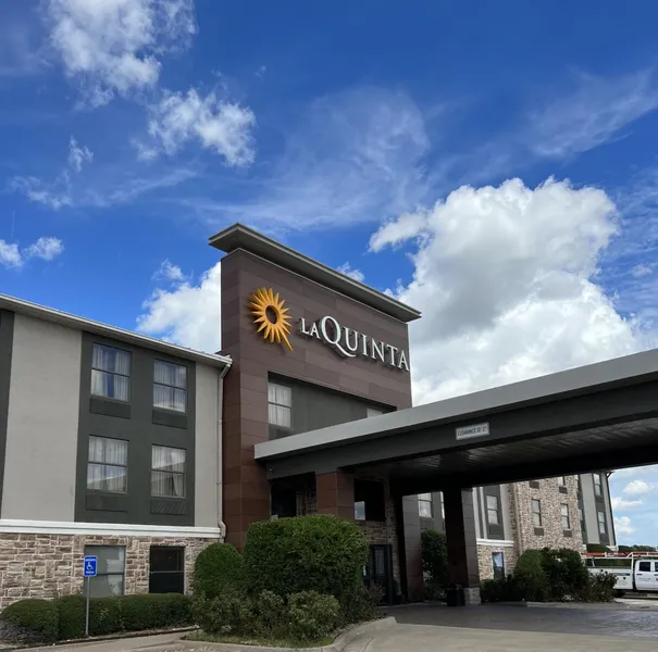 La Quinta Inn & Suites by Wyndham Denison - N. Lake Texoma hotel detail image 2