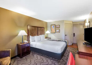 Oakland Airport Arena Hotel hotel thumbnail 5