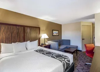 Oakland Airport Arena Hotel hotel thumbnail 7