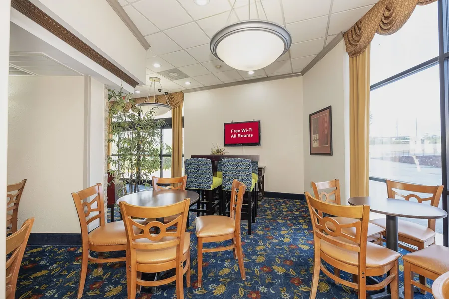 Red Roof Inn & Suites Macon hotel detail image 6
