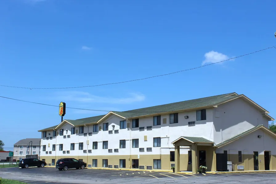 Super 8 by Wyndham Topeka/Wanamaker RD/I-70 hotel detail image 2