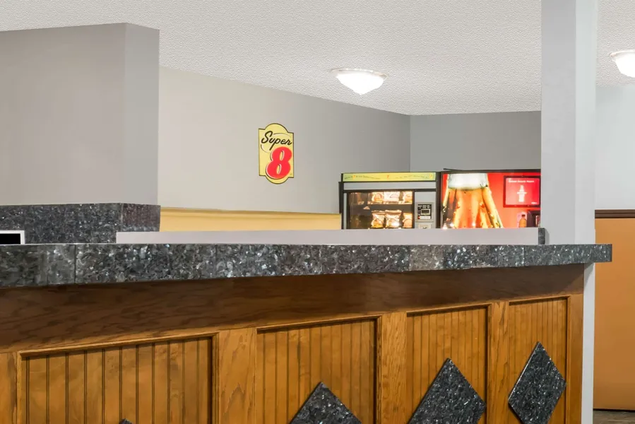 Super 8 by Wyndham Topeka/Wanamaker RD/I-70 hotel detail image 6