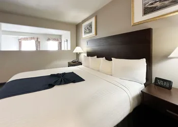 BayVue Hotel, Resort and Suites hotel thumbnail 8