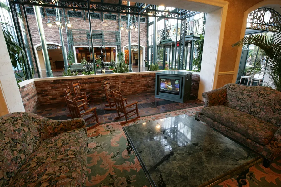 Disney's Port Orleans Resort French Quarter hotel detail image 6