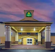 La Quinta Inn & Suites by Wyndham Peru Starved Rock St Park hotel detail image 5