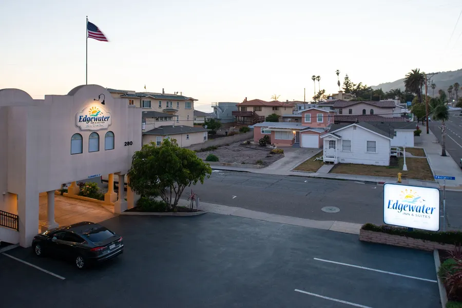 Edgewater Inn And Suites hotel detail image 6