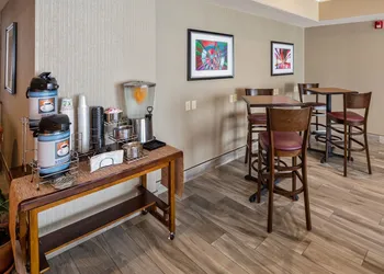 Best Western Plus Airport Inn & Suites hotel thumbnail 4