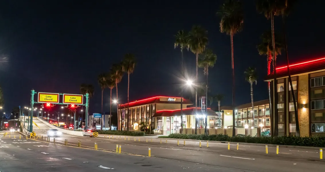 Super 8 by Wyndham Anaheim/Disneyland Drive hotel detail image 2