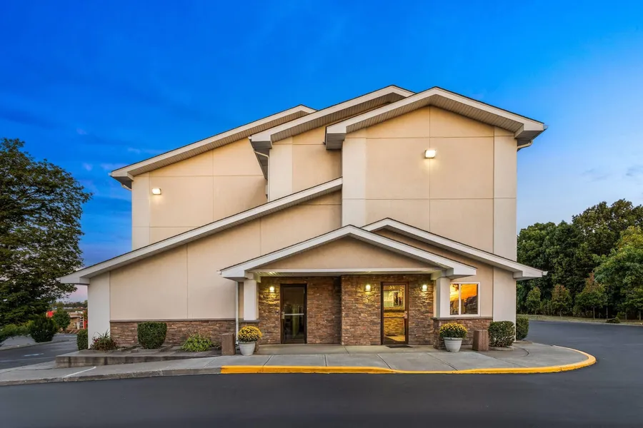 Super 8 by Wyndham Latham/Albany Airport hotel detail image 2