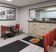 Super 8 by Wyndham Latham/Albany Airport hotel detail image 4