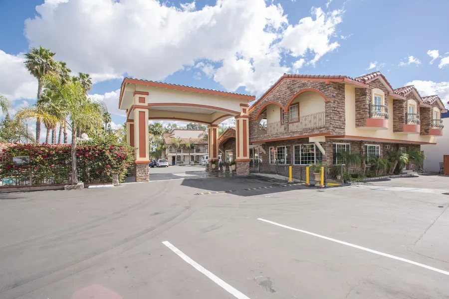 Best Inn & Suites hotel detail image 2