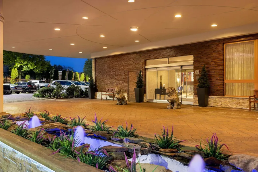 Viana Hotel and Spa, Trademark Collection by Wyndham hotel detail image 2