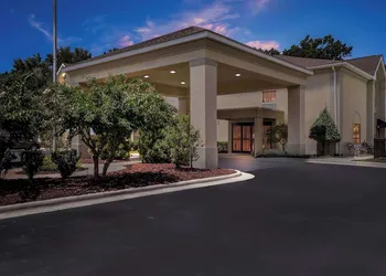 Comfort Inn Clinton hotel thumbnail 3