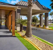 Country Inn & Suites by Radisson, Hinesville, GA hotel detail image 4