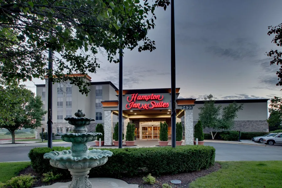 Hampton Inn & Suites Chicago/Aurora hotel detail image 2