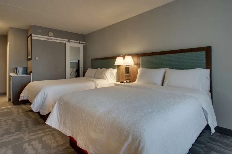 Hampton Inn & Suites Chicago/Aurora hotel detail image 6
