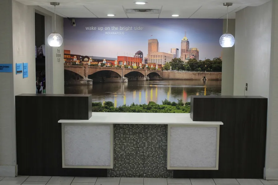La Quinta Inn & Suites by Wyndham Indianapolis Downtown hotel detail image 2