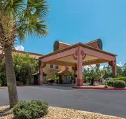 Econo Lodge Inn & Suites Diamondhead hotel detail image 4