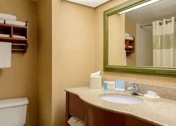 Hampton Inn Marion hotel thumbnail 4