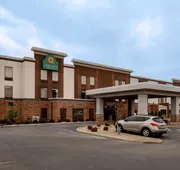 La Quinta Inn & Suites by Wyndham Columbus - Grove City hotel detail image 3