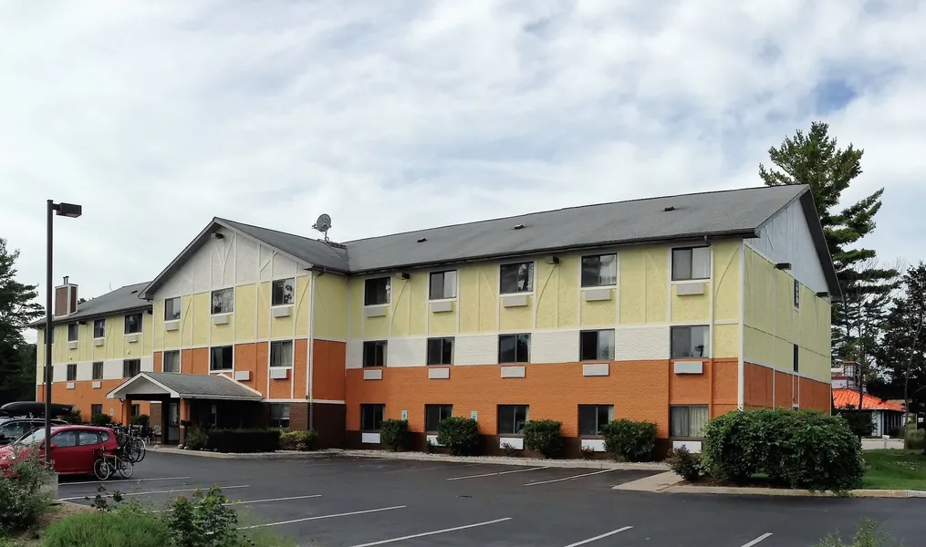 Days Inn & Suites by Wyndham Traverse City hotel detail image 2