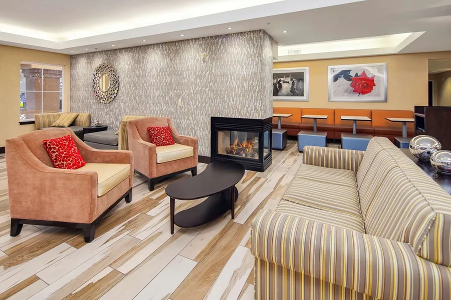 Hampton Inn & Suites Seattle-North/Lynnwood hotel detail image 2