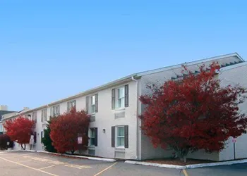 Econo Lodge Reading Airport hotel thumbnail 4