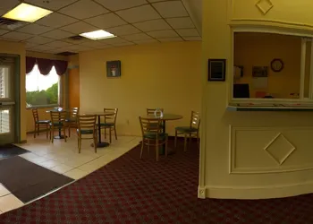 Econo Lodge Reading Airport hotel thumbnail 6