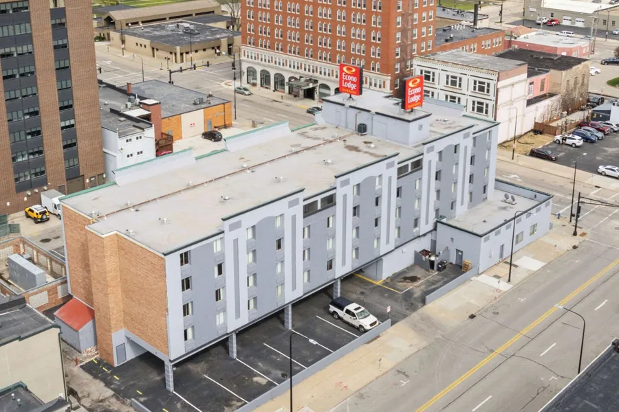 Econo Lodge Inn & Suites Waterloo Downtown hotel detail image 2