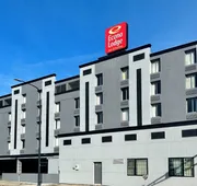 Econo Lodge Inn & Suites Waterloo Downtown hotel detail image 4