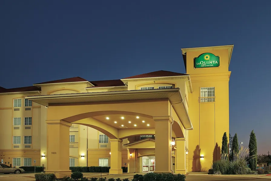La Quinta Inn & Suites by Wyndham Dallas - Hutchins hotel detail image 2