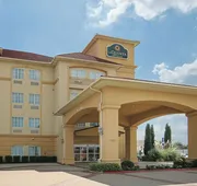 La Quinta Inn & Suites by Wyndham Dallas - Hutchins hotel detail image 4