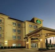 La Quinta Inn & Suites by Wyndham Dallas - Hutchins hotel detail image 5