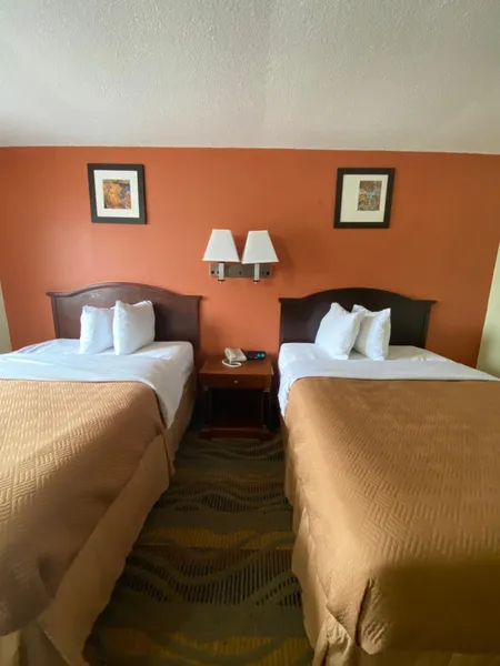 Travelodge by Wyndham La Porte/Michigan City Area hotel detail image 6