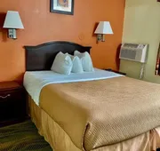 Travelodge by Wyndham La Porte/Michigan City Area hotel detail image 7