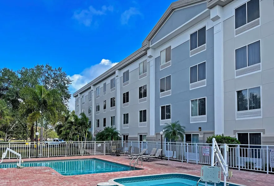 Comfort Inn & Suites Sarasota I75 hotel detail image 2