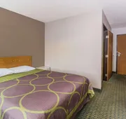 Super 8 by Wyndham St. Charles hotel detail image 3