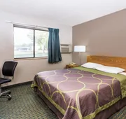 Super 8 by Wyndham St. Charles hotel detail image 7