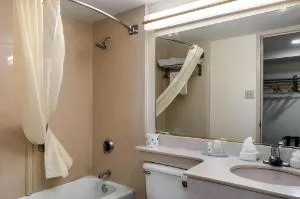Quality Inn Tyler - Lindale hotel thumbnail 2