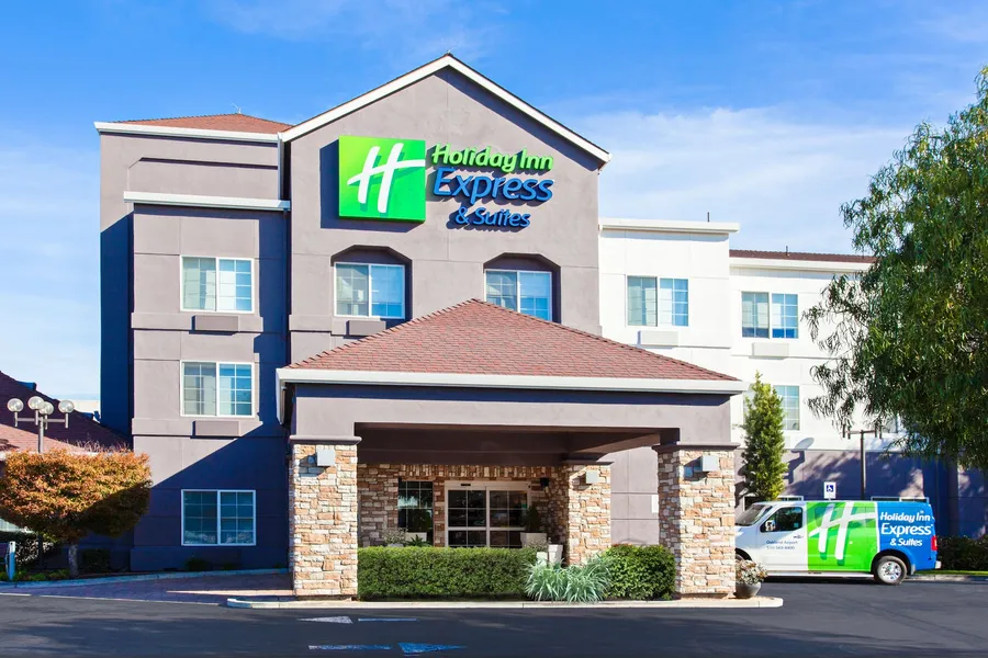 Holiday Inn Express Hotel & Suites Oakland-Airport by IHG hotel detail image 2