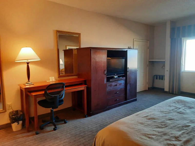 Quality Inn & Suites Grants - I-40 hotel detail image 6