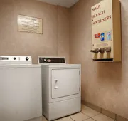 Best Western Plus Edison Inn hotel detail image 4