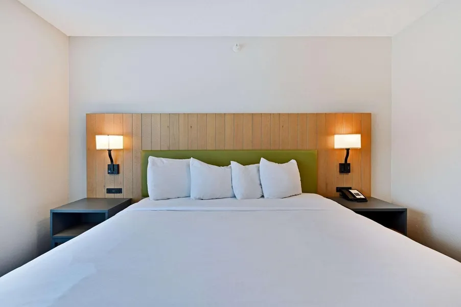 Country Inn & Suites by Radisson, Bloomington-Normal Airport, IL hotel detail image 2