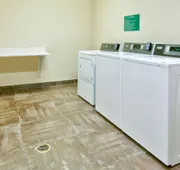 La Quinta Inn & Suites by Wyndham Dallas Grand Prairie South hotel detail image 4